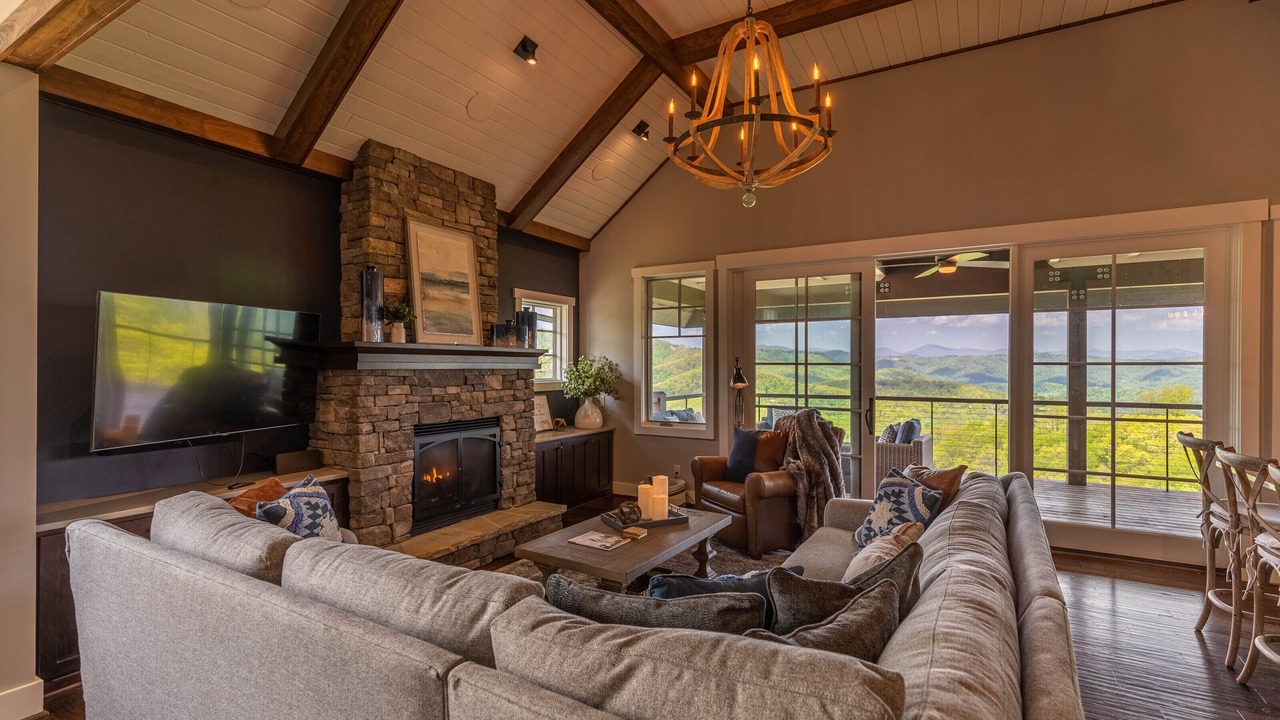 Photo of Livingroom in Lenoir