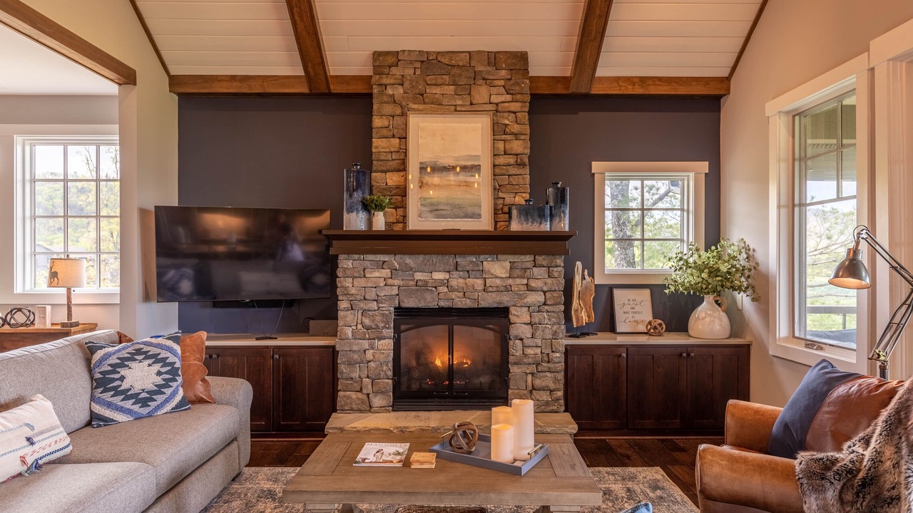 Photo of Livingroom in Lenoir