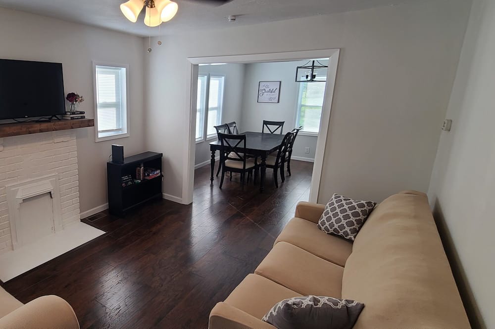 Photo of Livingroom in Knoxville