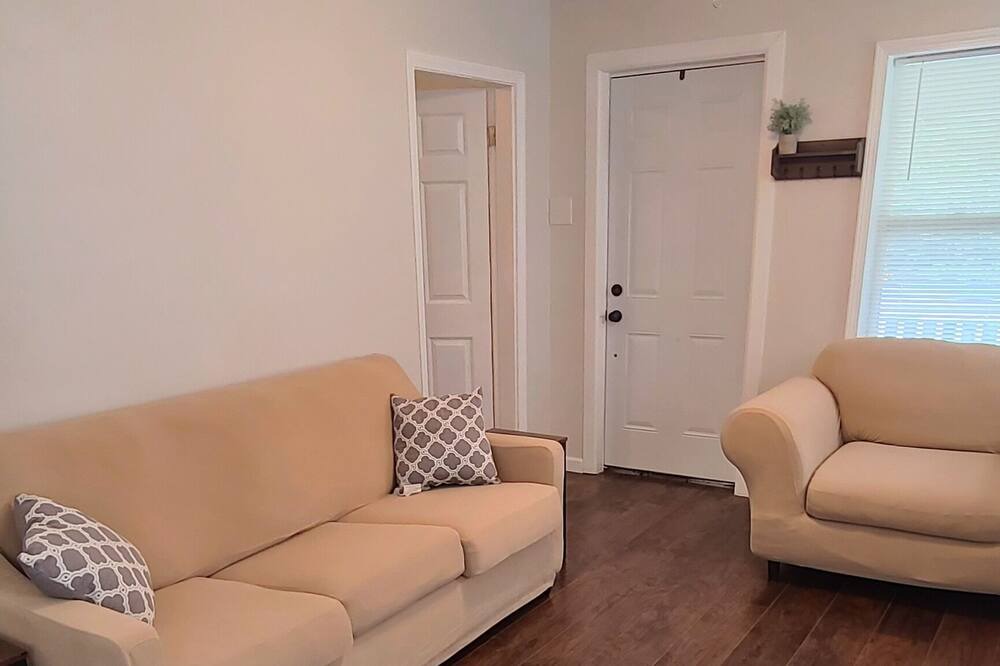 Photo of Livingroom in Knoxville