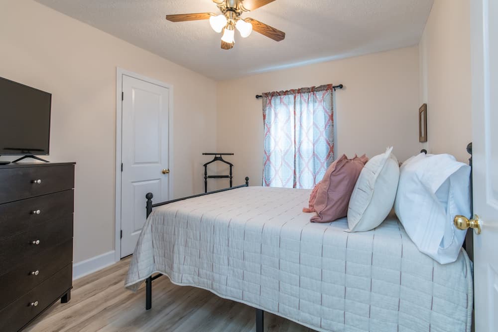 Photo of Bedroom in Hazel Green