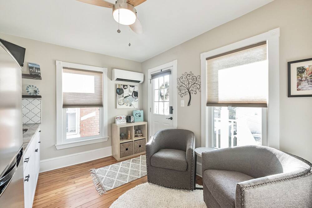 Photo of Livingroom in Downtown