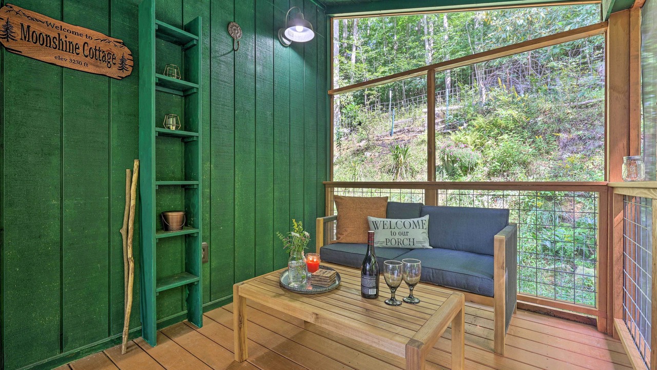 Photo of Livingroom in Lansing