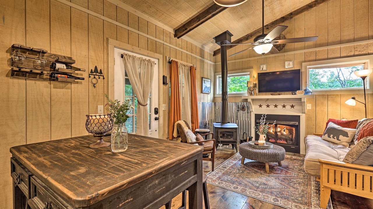 Photo of Livingroom in Lansing