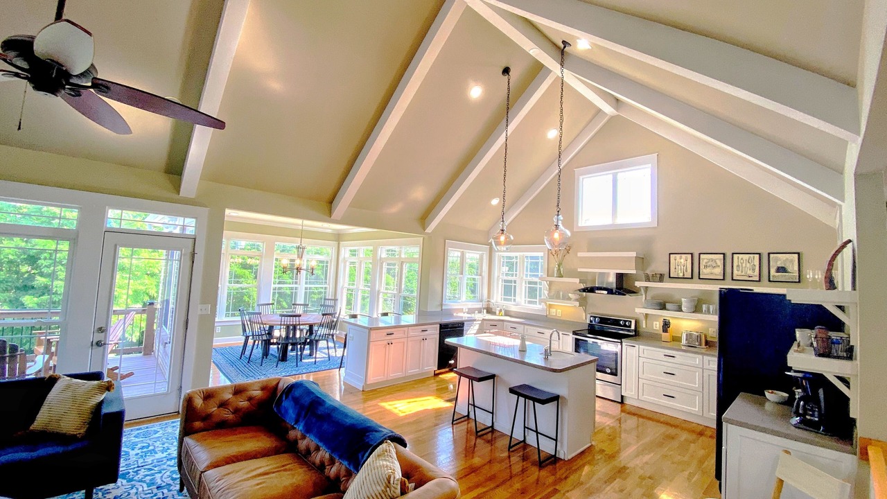 Photo of Livingroom in Midway