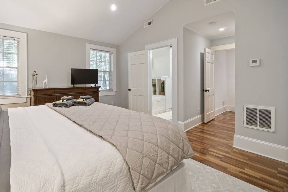 Photo of Bedroom in Plaza Midwood