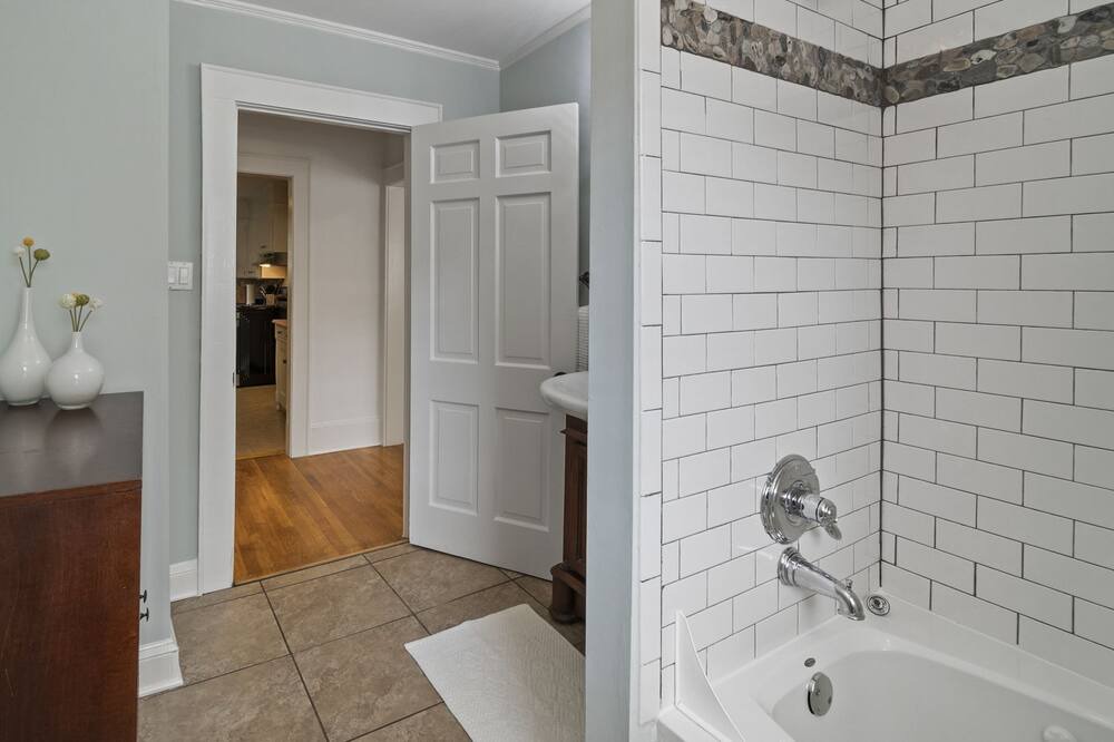 Photo of Bedroom in Plaza Midwood