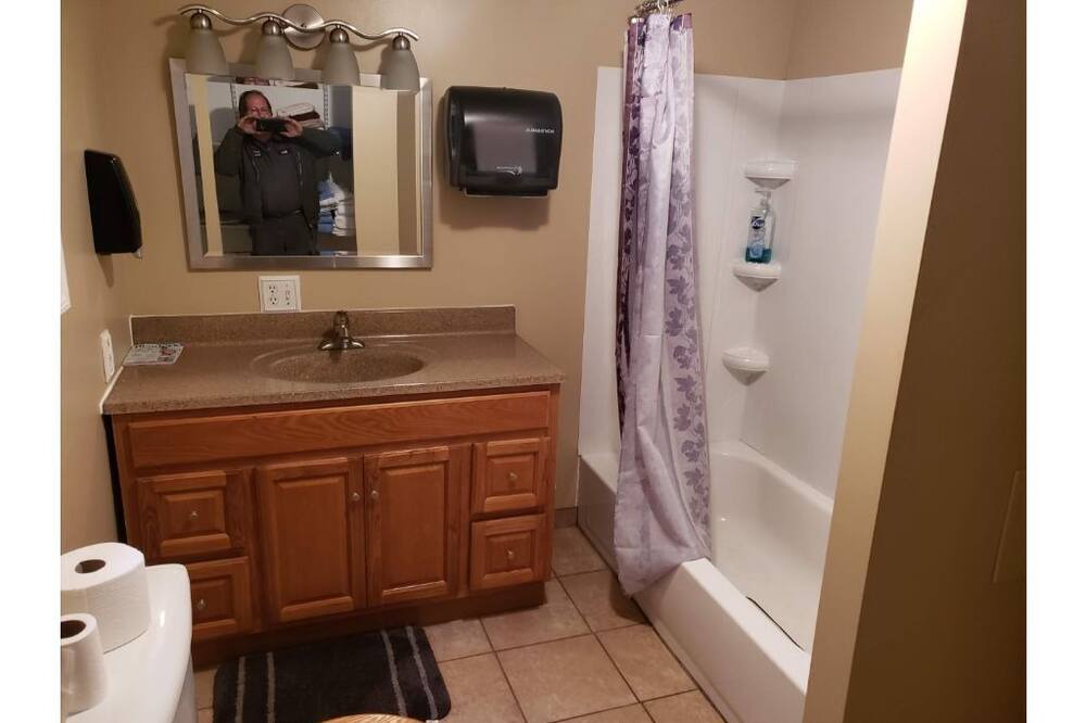 Photo of Bathroom in Toler