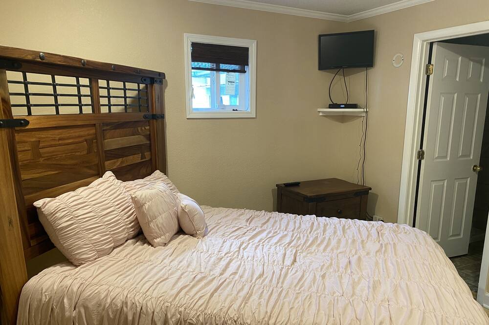 Photo of Bedroom in Barnardsville