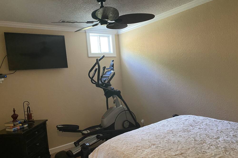 Photo of Bedroom in Barnardsville