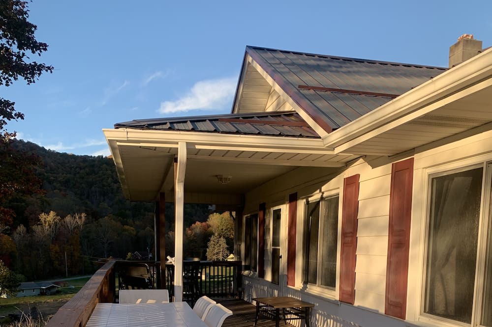 Photo of Patio Balcony in Bakersville