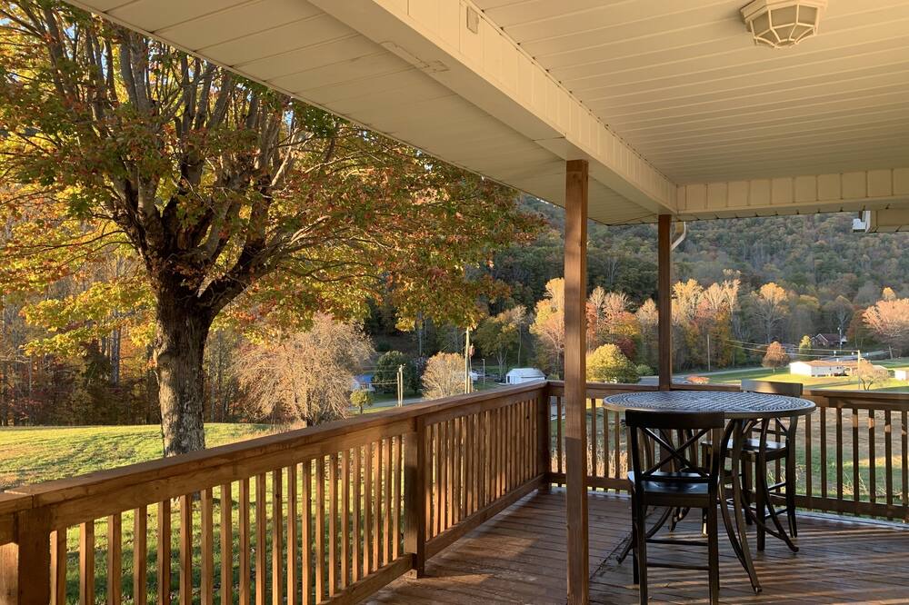 Photo of Patio Balcony in Bakersville