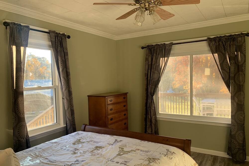 Photo of Bedroom in Bakersville