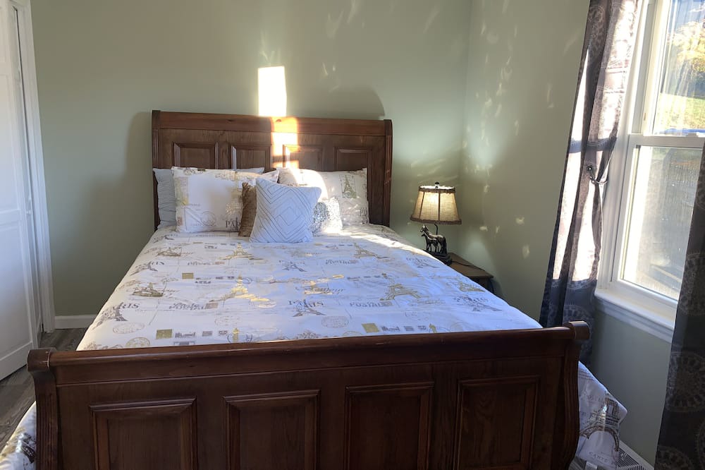 Photo of Bedroom in Bakersville