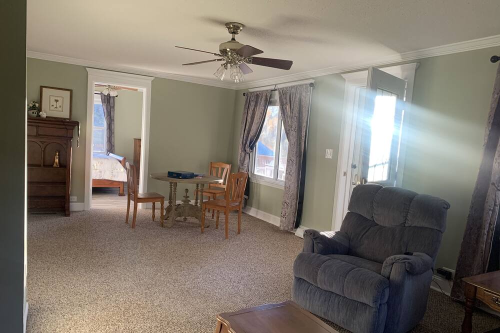 Photo of Livingroom in Bakersville