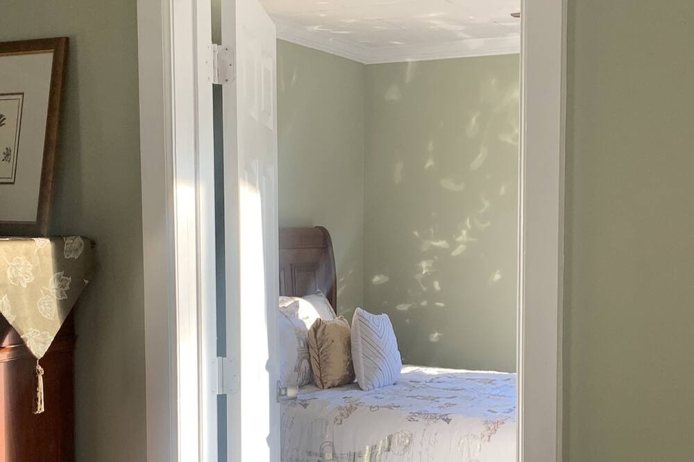 Photo of Bedroom in Bakersville