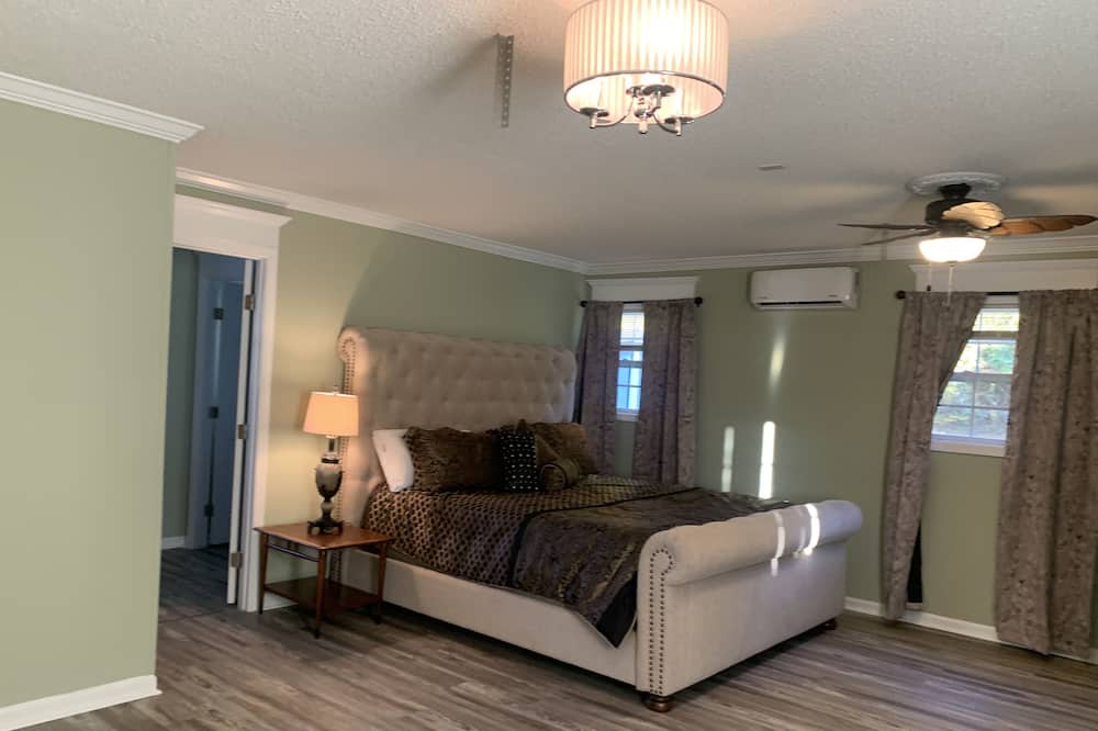 Photo of Bedroom in Bakersville