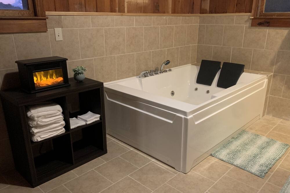 Photo of Bathroom in Piney Creek