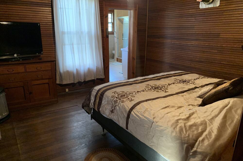 Photo of Bedroom in Piney Creek