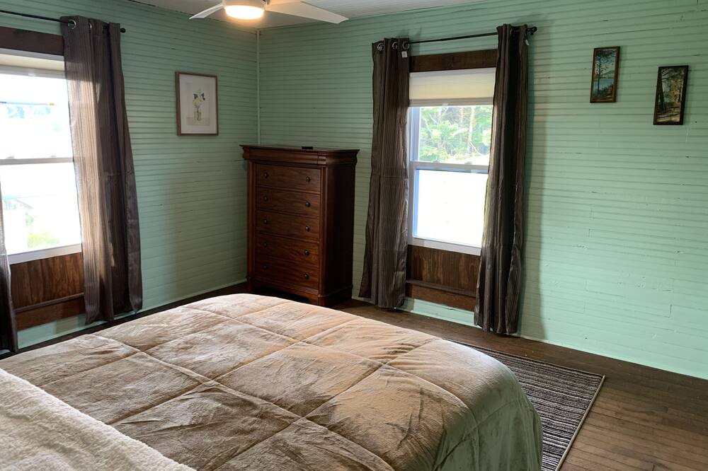 Photo of Bedroom in Piney Creek