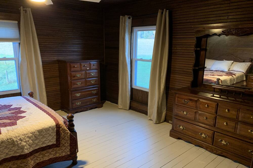 Photo of Bedroom in Piney Creek
