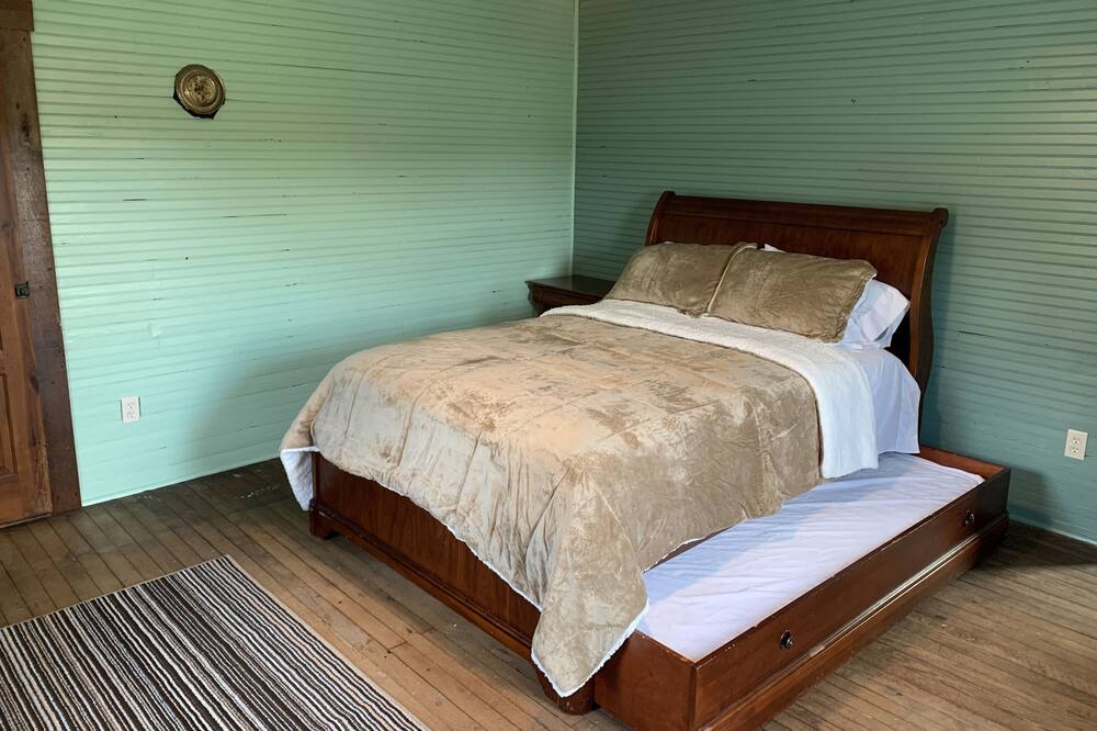 Photo of Bedroom in Piney Creek