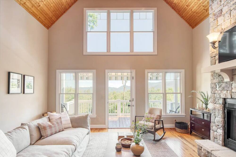 Photo of Livingroom in Swannanoa