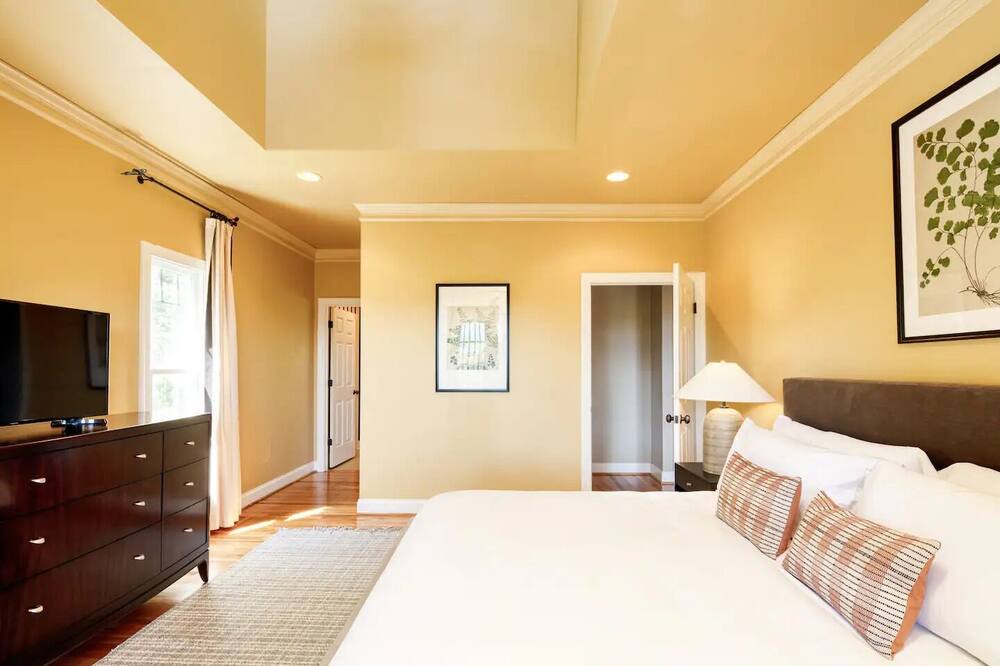 Photo of Bedroom in Swannanoa