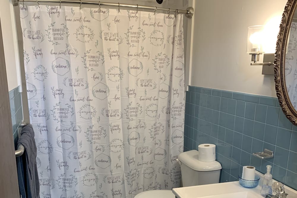 Photo of Bathroom in Dry Ridge