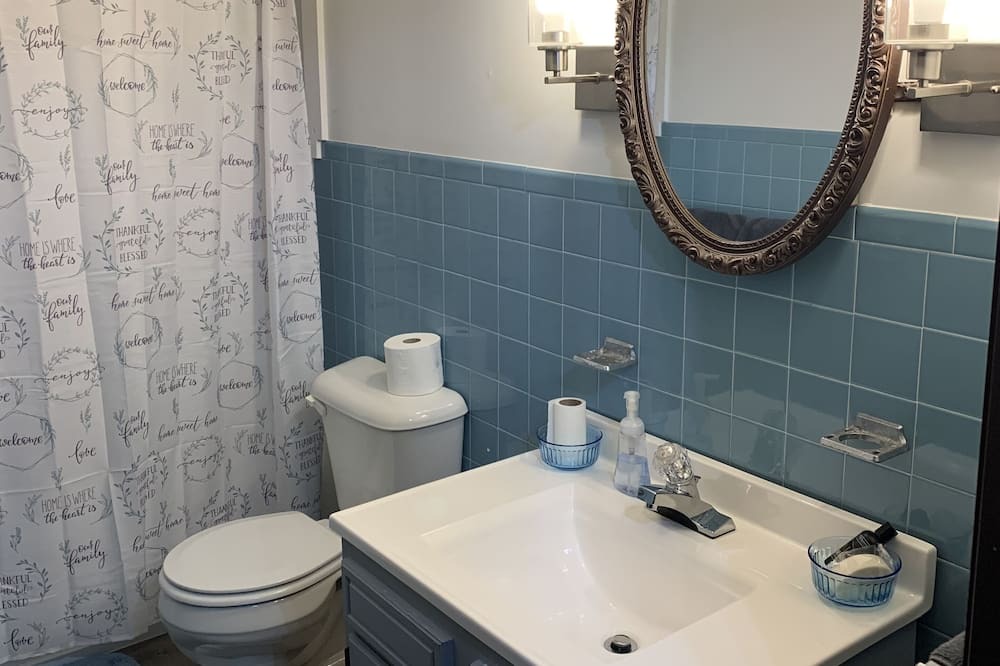 Photo of Bathroom in Dry Ridge