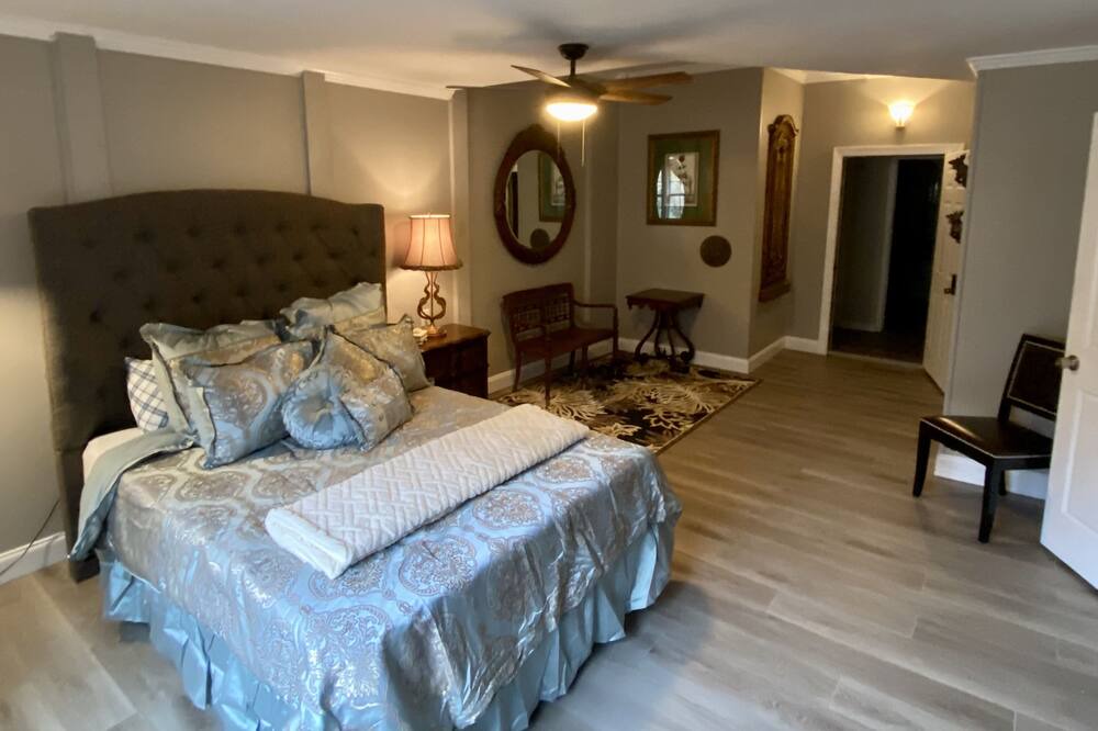 Photo of Bedroom in Bakersville