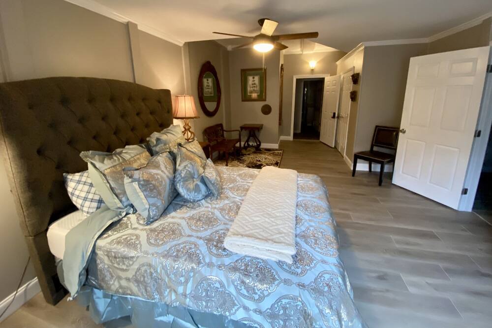 Photo of Bedroom in Bakersville