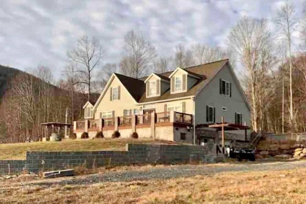 Photo of Outdoor in Bakersville