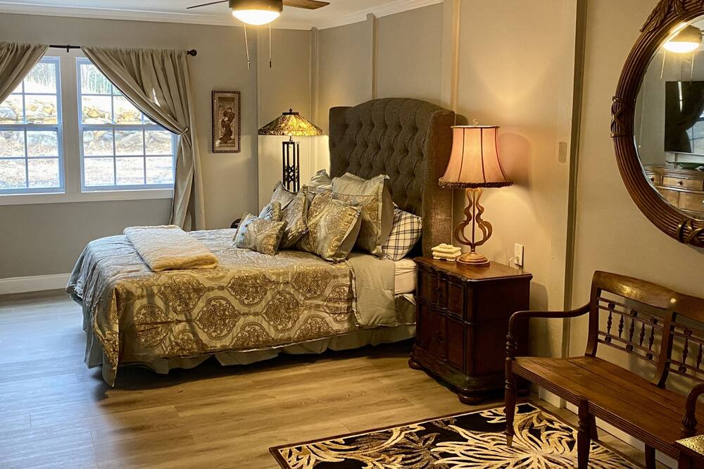 Photo of Bedroom in Bakersville