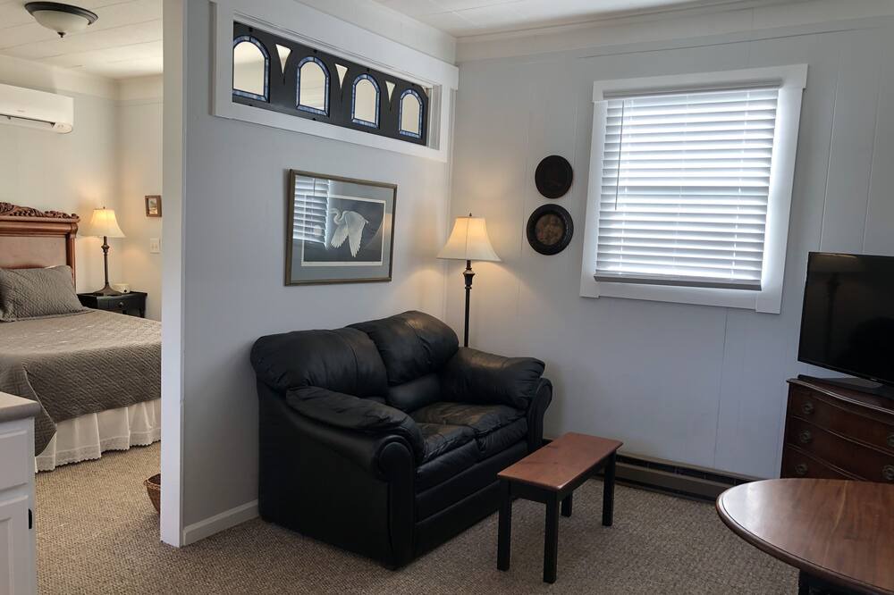 Photo of Bedroom in Hendersonville