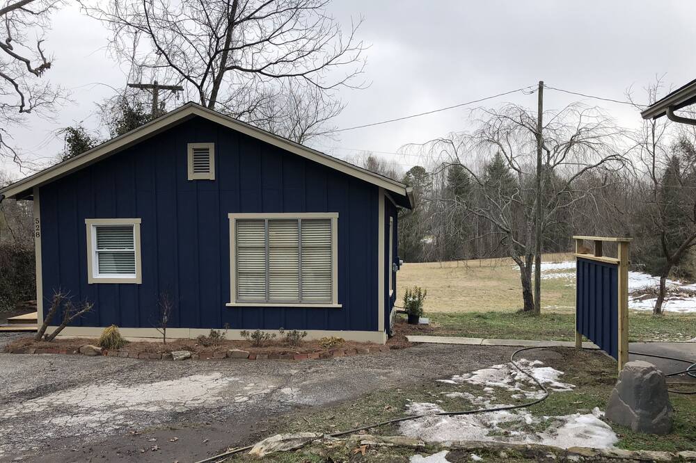 Photo of Outdoor in Hendersonville