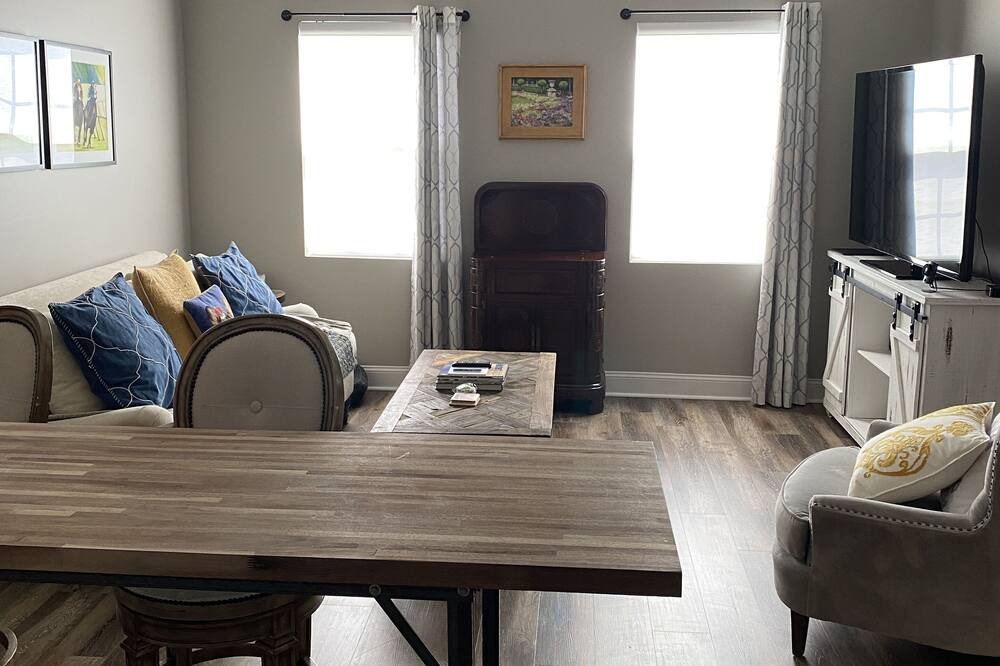 Photo of Livingroom in Northside District