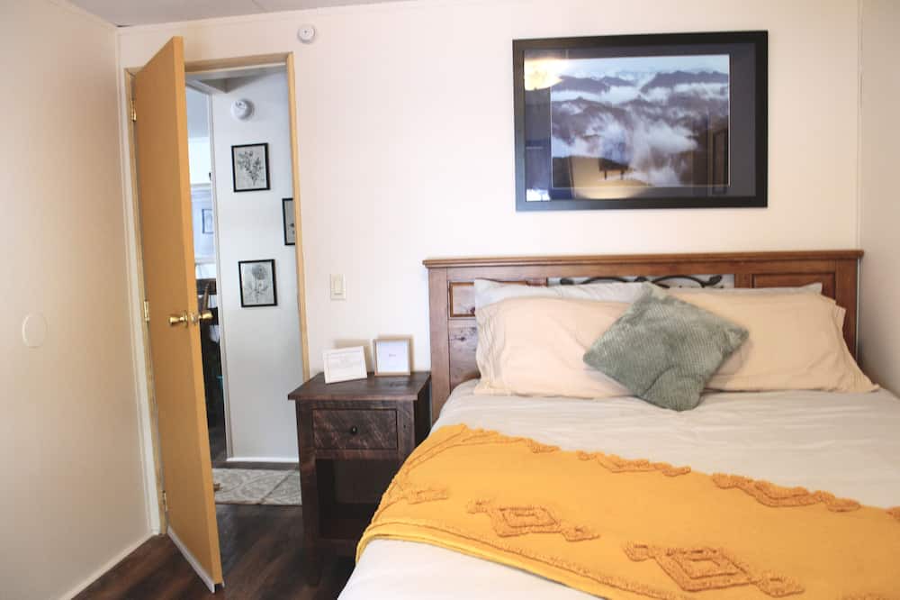 Photo of Bedroom in Pittman Center