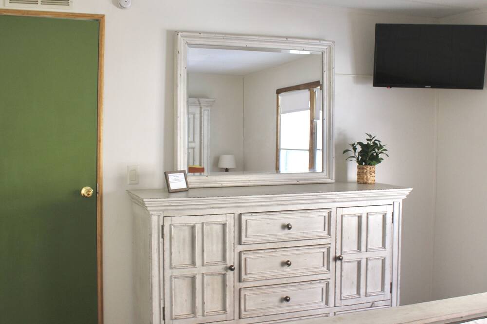 Photo of Bedroom in Pittman Center