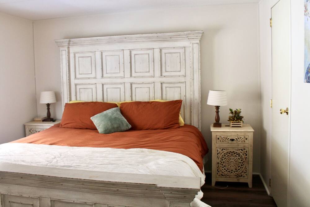 Photo of Bedroom in Pittman Center