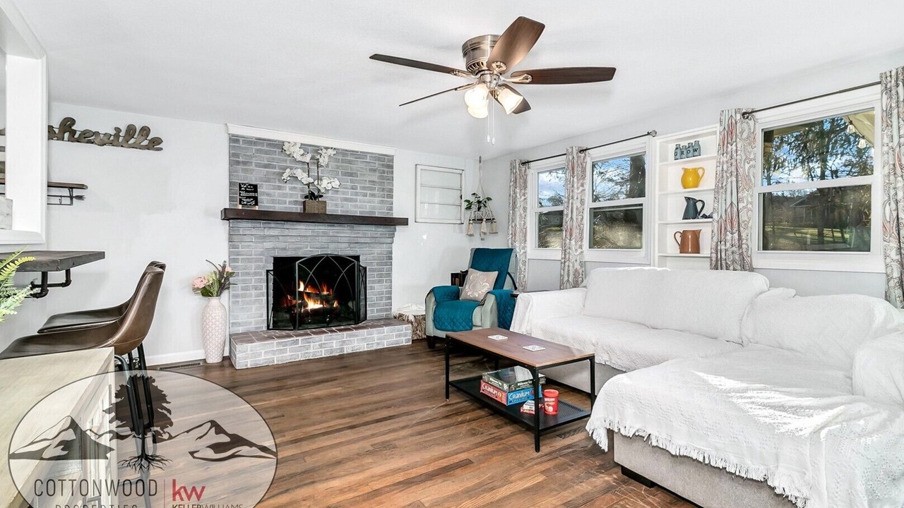 Photo of Livingroom in Swannanoa