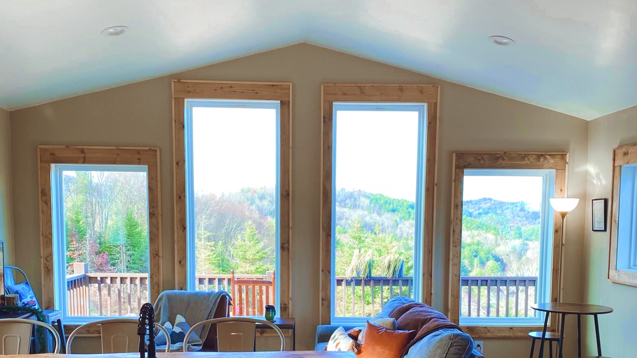 Photo of Livingroom in West Jefferson