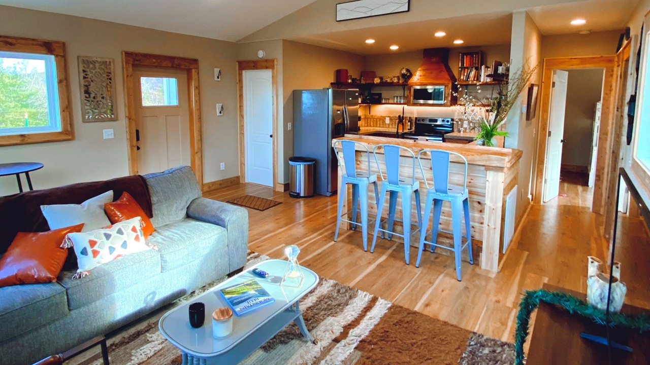 Photo of Livingroom in West Jefferson
