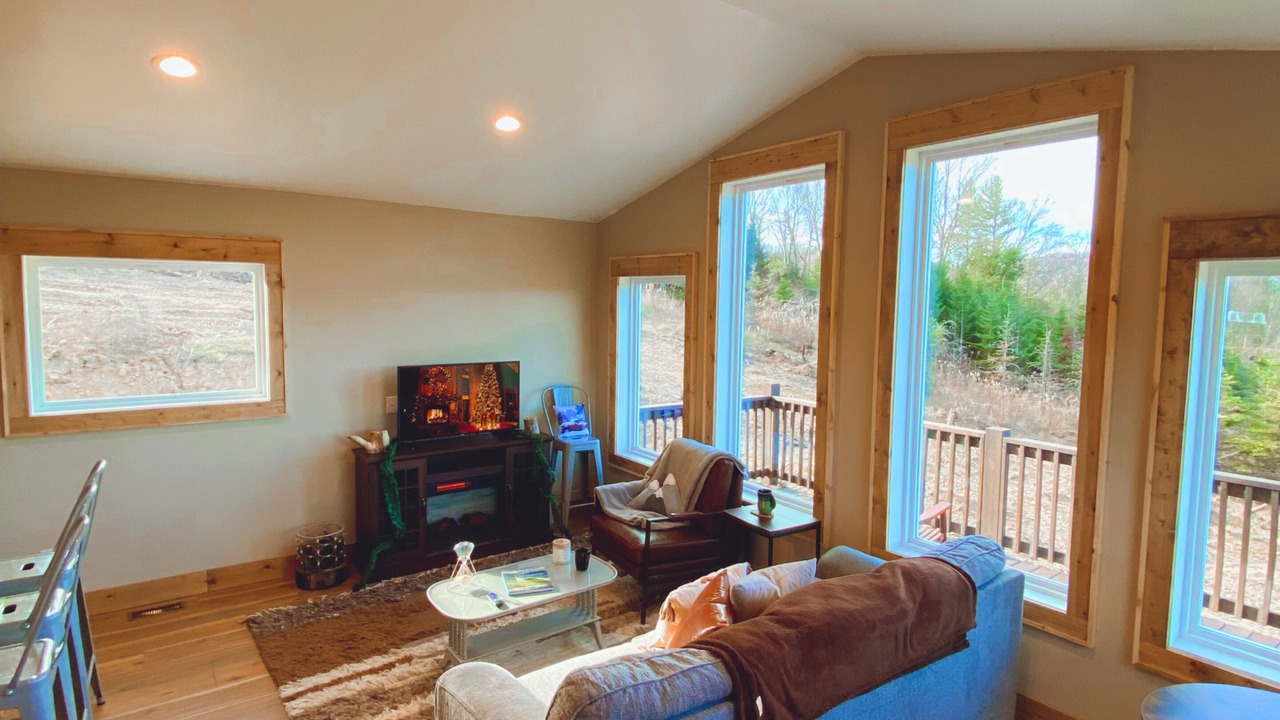 Photo of Livingroom in West Jefferson