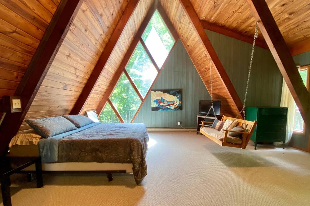 Photo of Bedroom in Berkeley Springs