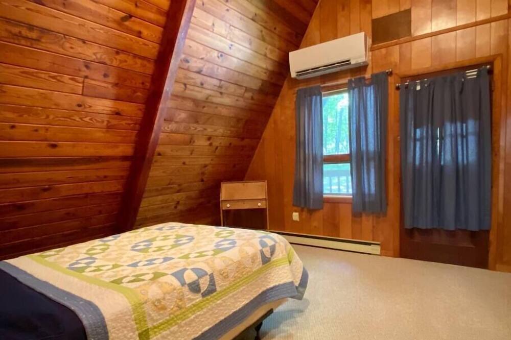 Photo of Bedroom in Berkeley Springs