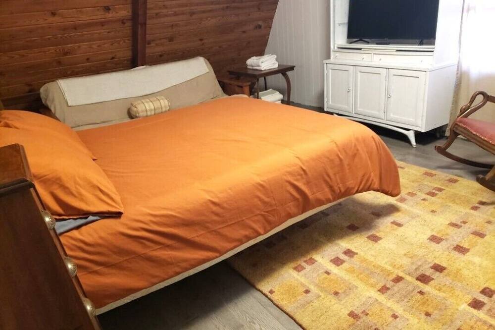 Photo of Bedroom in Berkeley Springs