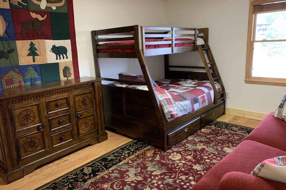 Photo of Bedroom in Piney Creek