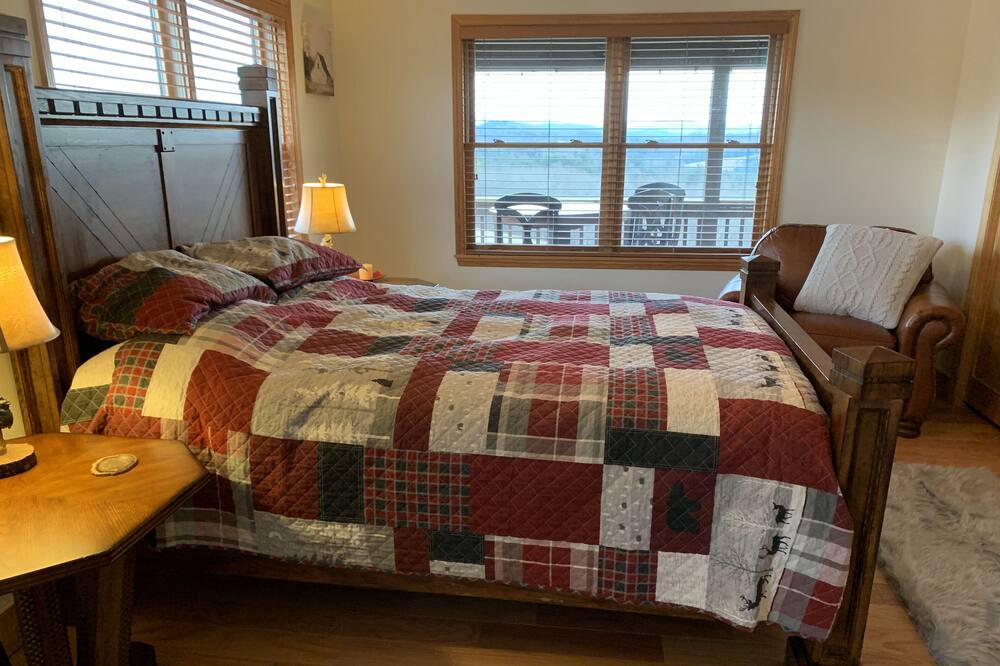 Photo of Bedroom in Piney Creek