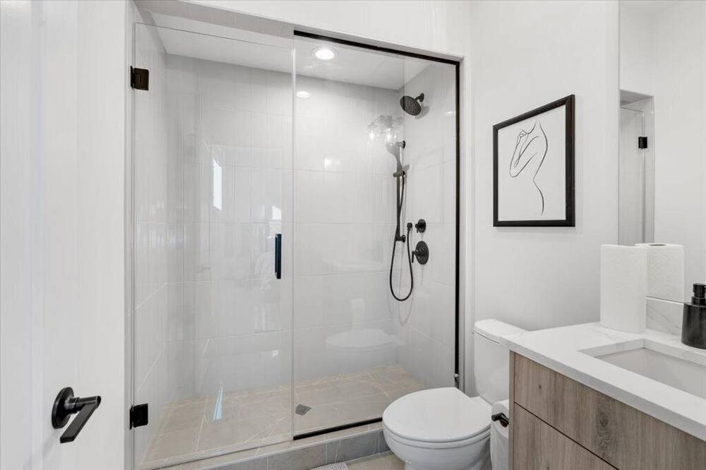Photo of Bathroom in East Garfield Park